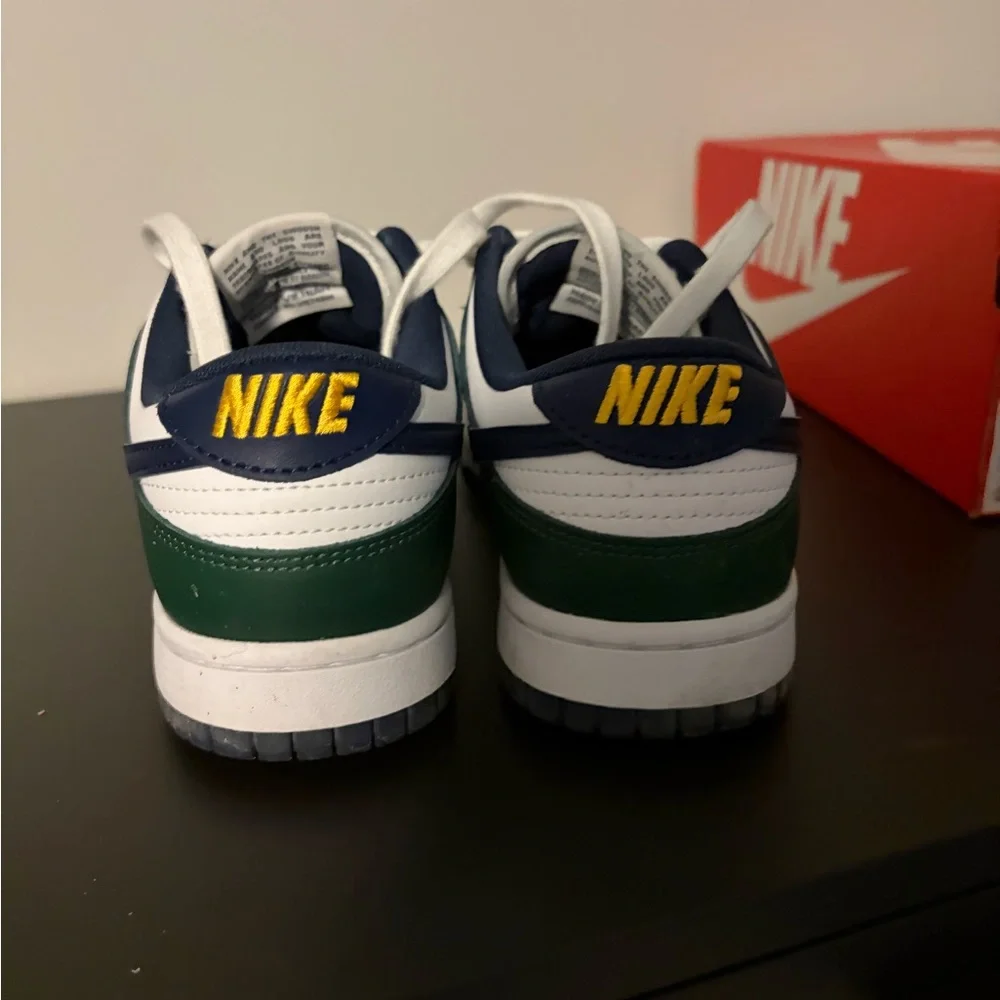 Nike Dunk Low Green and White Shoes - Picture 3 of 4
